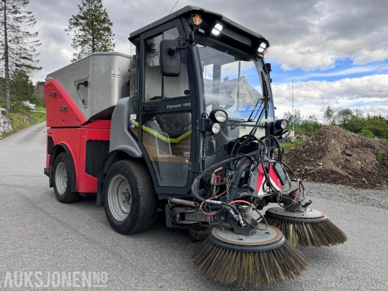 2018 Hako Citymaster 1600 - Vei, gate og gulv feiemaskin - Redskapsbærer med kosteaggregat for gang/vei og børsteaggregat for gulv - Gemeentelijke machine/ Speciaal: afbeelding 3 2018 Hako Citymaster 1600 - Vei, gate og gulv feiemaskin - Redskapsbærer med kosteaggregat for gang/vei og børsteaggregat for gulv - Gemeentelijke machine/ Speciaal: afbeelding 3
