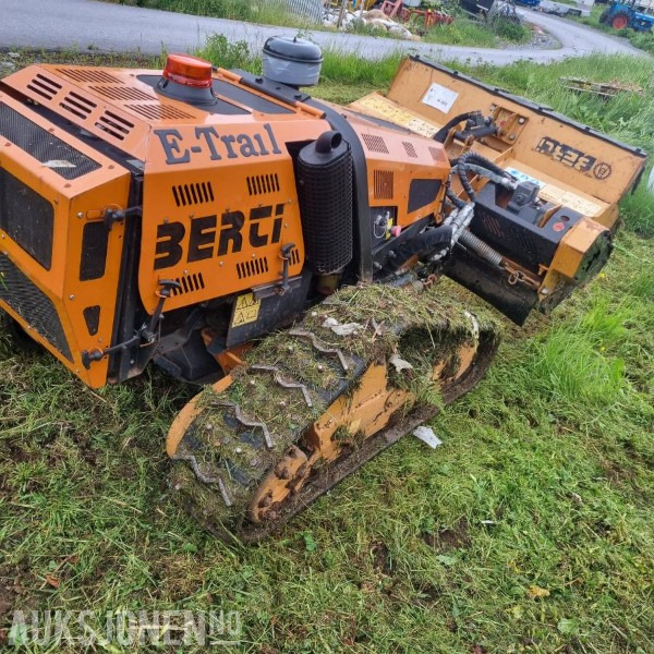 Berti E-trail - Fjernstyrt beltedrevet beitepusser/slagklipper - Klippebredde 130 cm - Gemeentelijke machine/ Speciaal: afbeelding 2 Berti E-trail - Fjernstyrt beltedrevet beitepusser/slagklipper - Klippebredde 130 cm - Gemeentelijke machine/ Speciaal: afbeelding 2