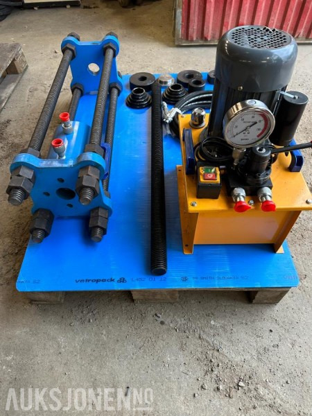 70 TONN HYDRAULISK PRESSE TIL BELTEBOLTER OG FORINGER 220V - Industriële machine: afbeelding 2 70 TONN HYDRAULISK PRESSE TIL BELTEBOLTER OG FORINGER 220V - Industriële machine: afbeelding 2