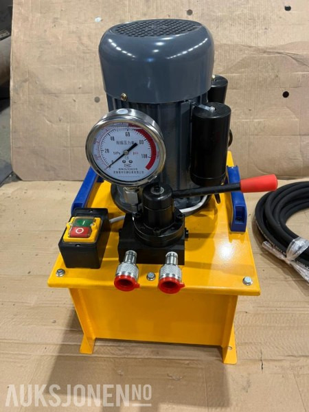 70 TONN HYDRAULISK PRESSE TIL BELTEBOLTER OG FORINGER 220V - Industriële machine: afbeelding 4 70 TONN HYDRAULISK PRESSE TIL BELTEBOLTER OG FORINGER 220V - Industriële machine: afbeelding 4