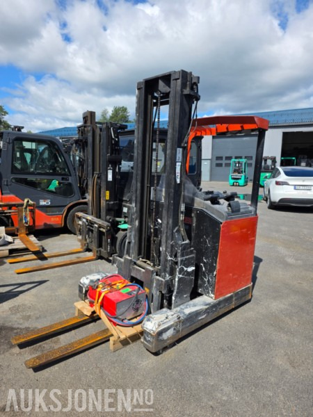 2008 BT RR B2 reach/støttebein truck - Intern transport: afbeelding 1 2008 BT RR B2 reach/støttebein truck - Intern transport: afbeelding 1