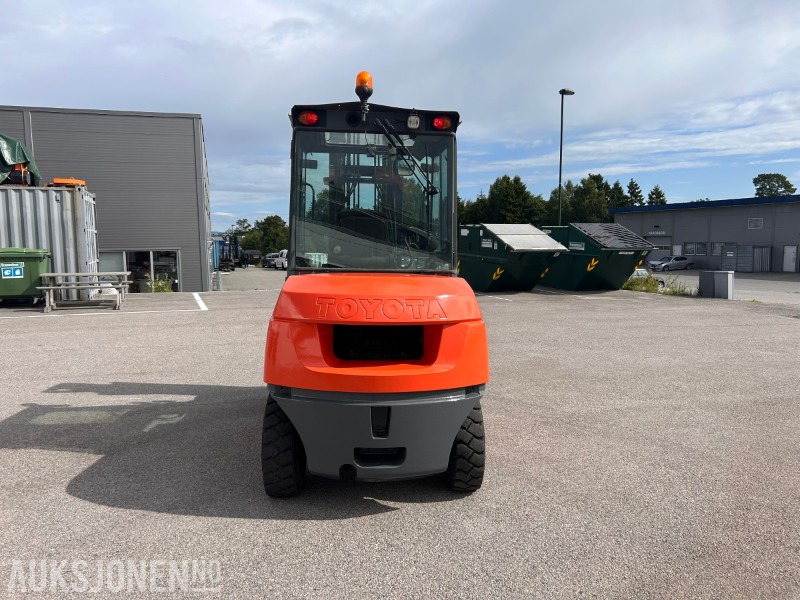2008 Toyota 02-7FD45 Motvektstruck - Gaffeltruck - Intern transport: afbeelding 4 2008 Toyota 02-7FD45 Motvektstruck - Gaffeltruck - Intern transport: afbeelding 4