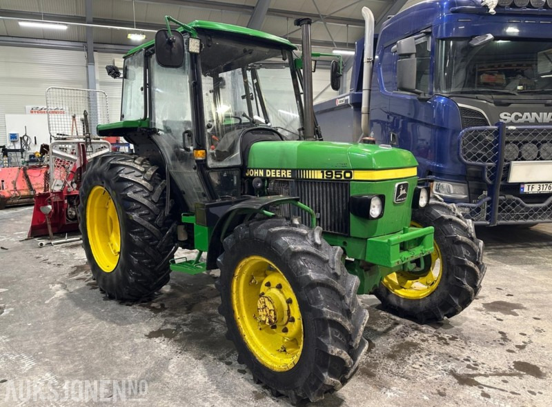 John Deere 1950 – 1988-modell – 46 hk – Starter og går – 4x4 – Med styringsdeler og kjettinger - Tractor: afbeelding 3 John Deere 1950 – 1988-modell – 46 hk – Starter og går – 4x4 – Med styringsdeler og kjettinger - Tractor: afbeelding 3