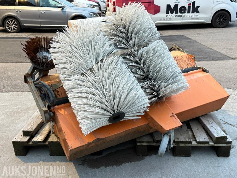 2007 Bema Kommunal-Dual feiekost med vanntank - Landbouwmachine: afbeelding 4 2007 Bema Kommunal-Dual feiekost med vanntank - Landbouwmachine: afbeelding 4