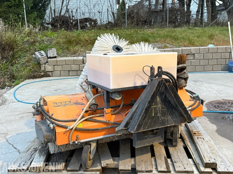 2007 Bema Kommunal-Dual feiekost med vanntank - Landbouwmachine: afbeelding 3 2007 Bema Kommunal-Dual feiekost med vanntank - Landbouwmachine: afbeelding 3