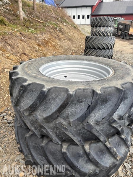 2016 Komplette traktordekk til Fendt 724 Mitas - Landbouwmachine: afbeelding 5 2016 Komplette traktordekk til Fendt 724 Mitas - Landbouwmachine: afbeelding 5