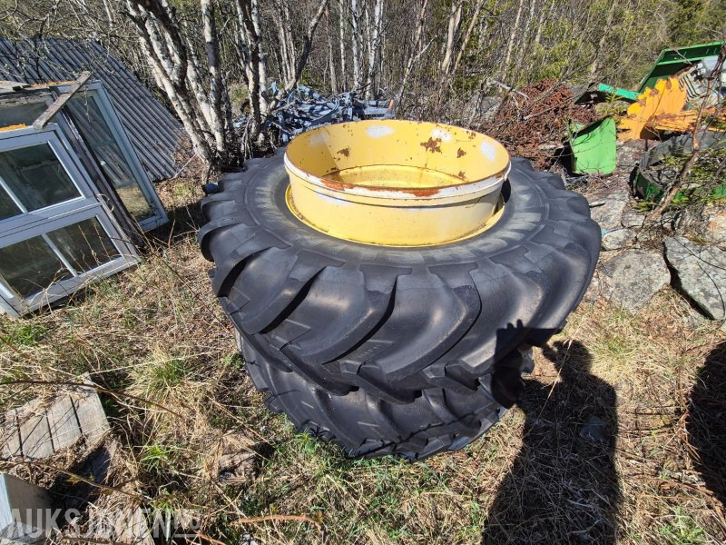 Michelin AGRIBIB 20.8R38 Tvillinhjul - Landbouwmachine: afbeelding 1 Michelin AGRIBIB 20.8R38 Tvillinhjul - Landbouwmachine: afbeelding 1