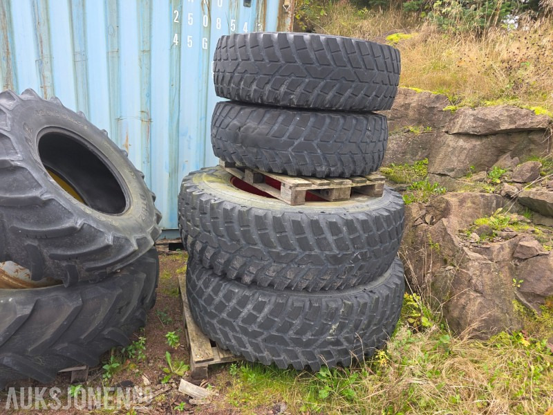 Traktordekk 2 stk 540/80R38 og 2 stk Nokian 440/80R28 - Landbouwmachine: afbeelding 1 Traktordekk 2 stk 540/80R38 og 2 stk Nokian 440/80R28 - Landbouwmachine: afbeelding 1