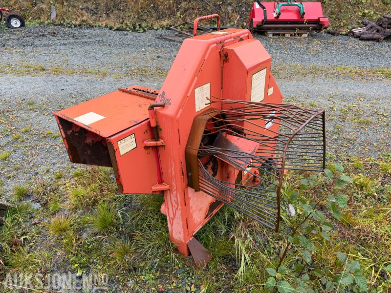 Tume PK200 – PTO-drevet vedkløyver / vedmaskin Tume PK200 – PTO-drevet vedkløyver / vedmaskin - Landbouwmachine: afbeelding 4 Tume PK200 – PTO-drevet vedkløyver / vedmaskin Tume PK200 – PTO-drevet vedkløyver / vedmaskin - Landbouwmachine: afbeelding 4