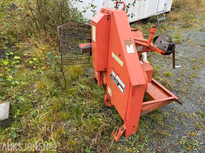 Tume PK200 – PTO-drevet vedkløyver / vedmaskin Tume PK200 – PTO-drevet vedkløyver / vedmaskin - Landbouwmachine: afbeelding 2 Tume PK200 – PTO-drevet vedkløyver / vedmaskin Tume PK200 – PTO-drevet vedkløyver / vedmaskin - Landbouwmachine: afbeelding 2