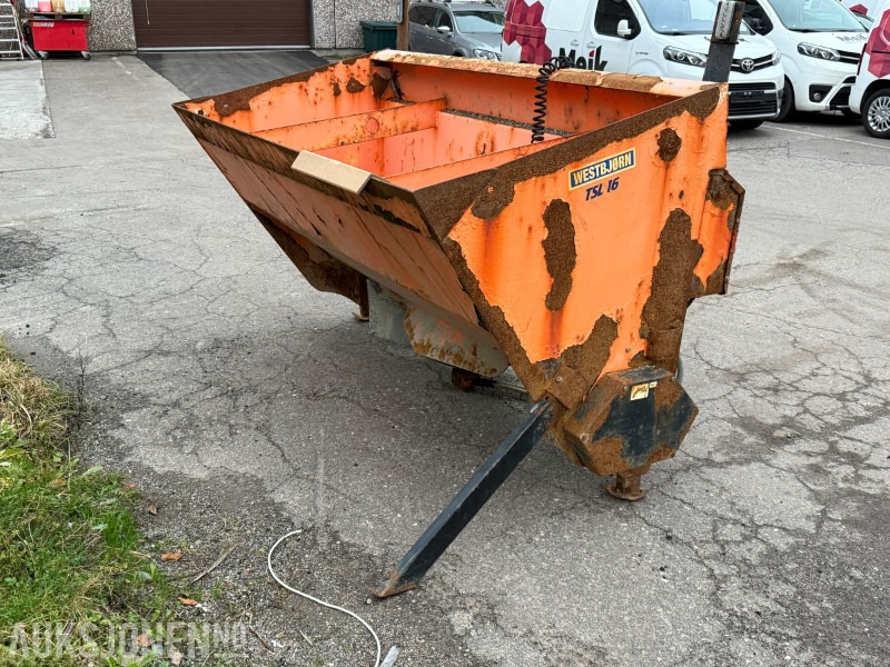 Westbjørn TSL 16 strøkasse - Landbouwmachine: afbeelding 1 Westbjørn TSL 16 strøkasse - Landbouwmachine: afbeelding 1