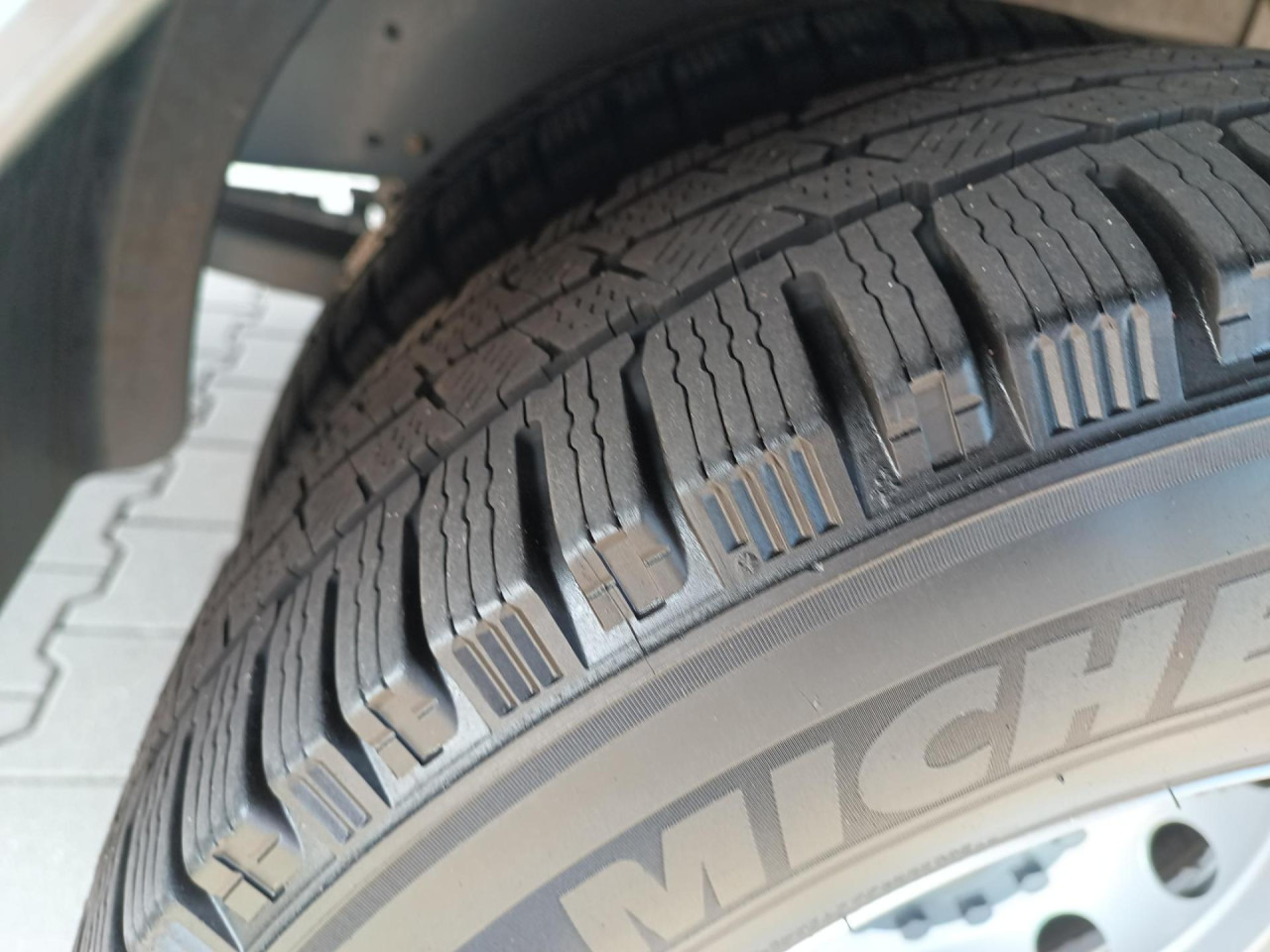 Bestelwagen gesloten laadbak IVECO Daily 70C18A8P: afbeelding 7