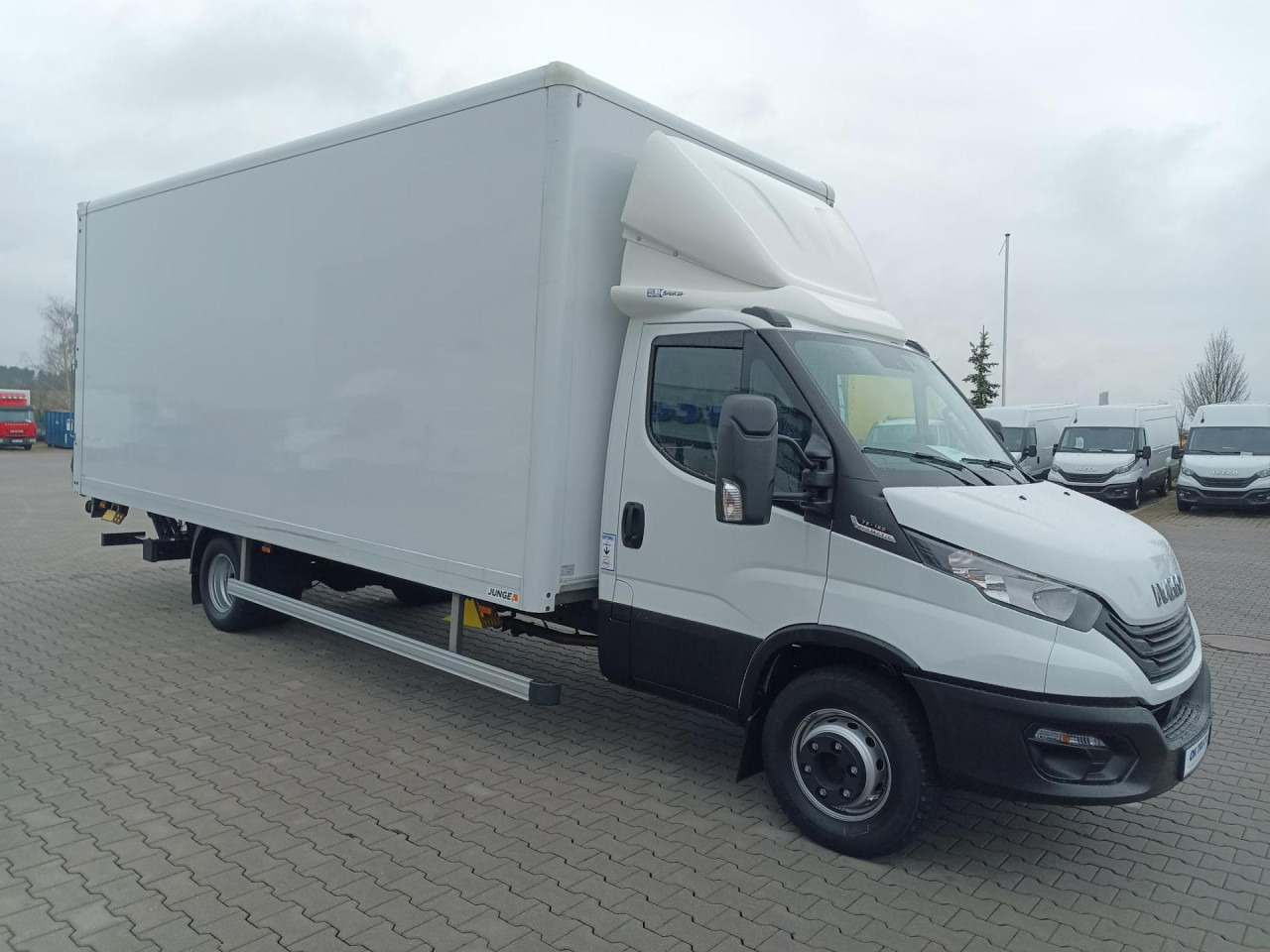 Bestelwagen gesloten laadbak IVECO Daily 70C18A8P: afbeelding 8
