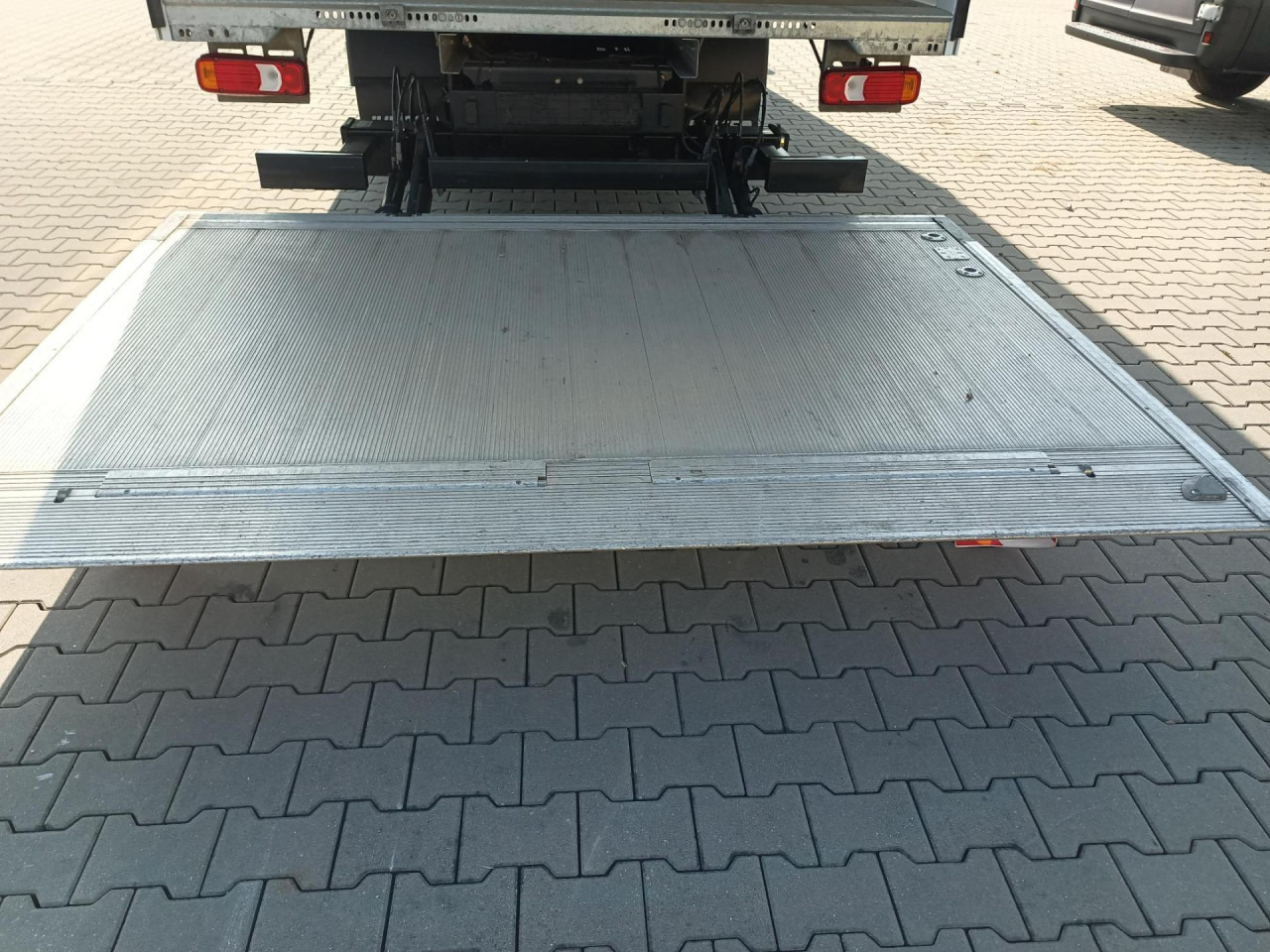 Bestelwagen gesloten laadbak IVECO Daily 70C18A8P: afbeelding 13