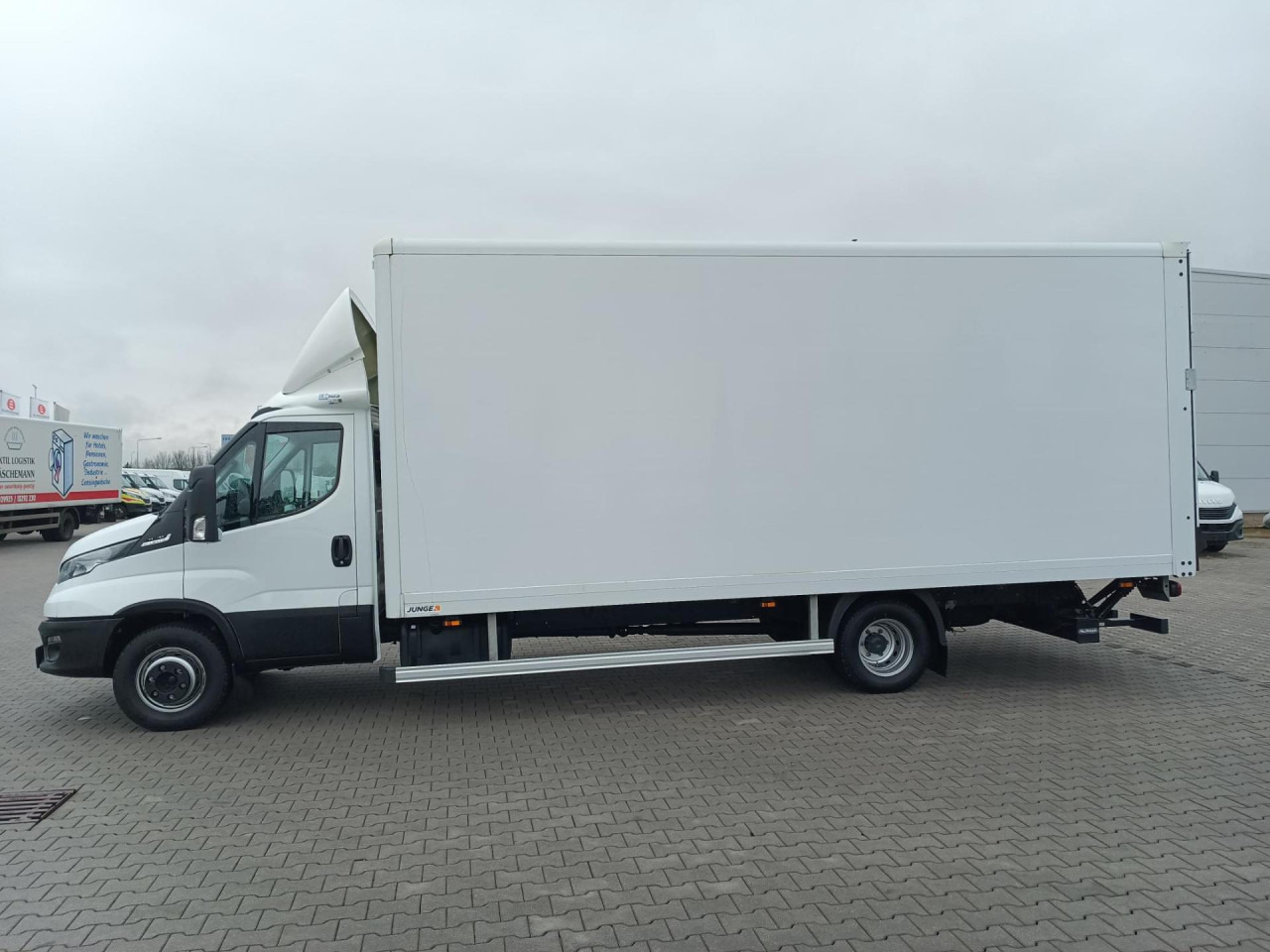 Bestelwagen gesloten laadbak IVECO Daily 70C18A8P: afbeelding 9