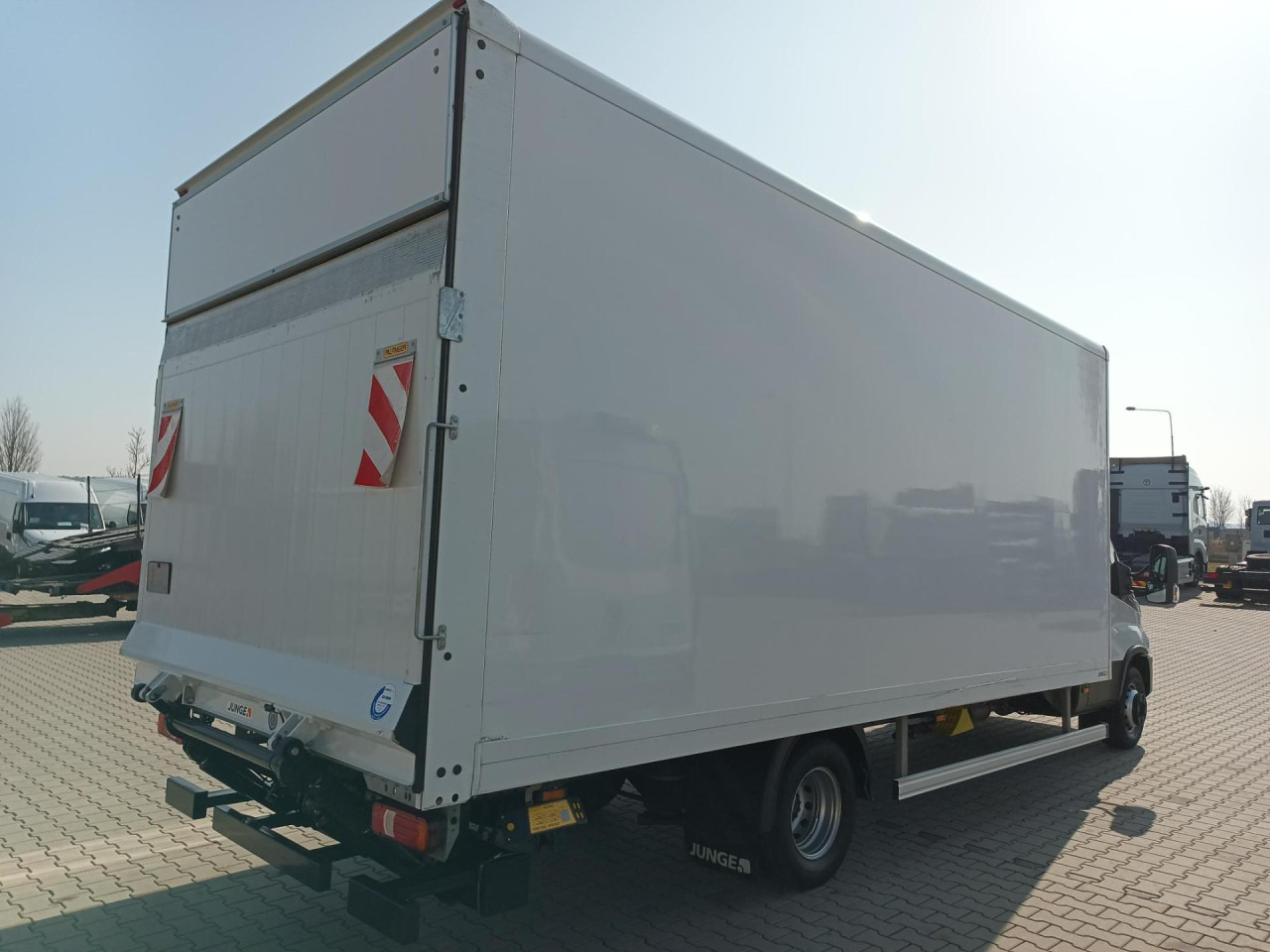 Bestelwagen gesloten laadbak IVECO Daily 70C18A8P: afbeelding 10