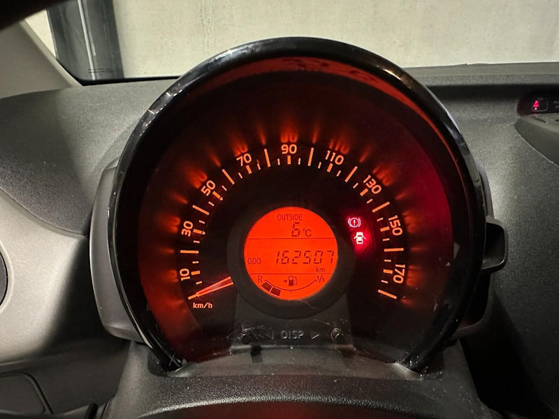 Peugeot 108 1.0 e-VTi Envy - Recent APK - Airco - 5 deurs - Metallic - Hatchback: afbeelding 5 Peugeot 108 1.0 e-VTi Envy - Recent APK - Airco - 5 deurs - Metallic - Hatchback: afbeelding 5