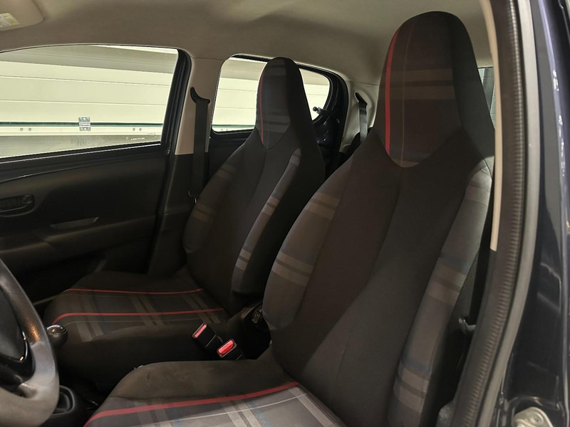 Hatchback Peugeot 108 1.0 e-VTi Envy - Recent APK - Airco - 5 deurs - Metallic: afbeelding 15 Hatchback Peugeot 108 1.0 e-VTi Envy - Recent APK - Airco - 5 deurs - Metallic: afbeelding 15