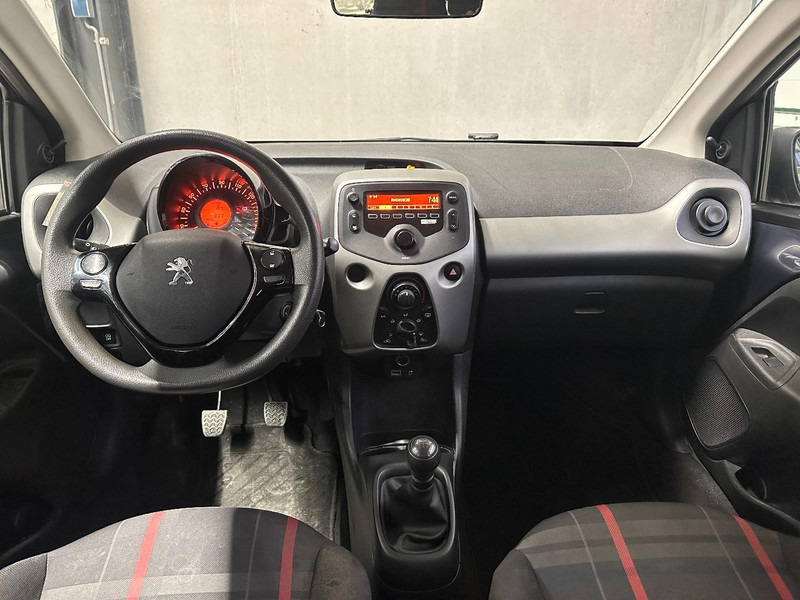 Peugeot 108 1.0 e-VTi Envy - Recent APK - Airco - 5 deurs - Metallic - Hatchback: afbeelding 4 Peugeot 108 1.0 e-VTi Envy - Recent APK - Airco - 5 deurs - Metallic - Hatchback: afbeelding 4