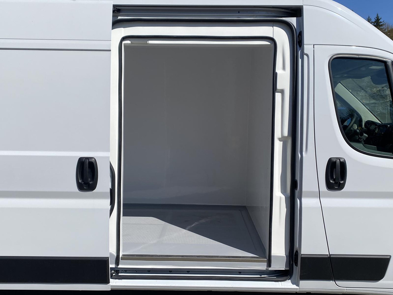 Nieuw Koelwagen FIAT DUCATO L3H2 140PS | TIEFKÜHLFAHRZEUG -20C + KONVEKTA TK 4022 12V-230V: afbeelding 12 Nieuw Koelwagen FIAT DUCATO L3H2 140PS | TIEFKÜHLFAHRZEUG -20C + KONVEKTA TK 4022 12V-230V: afbeelding 12