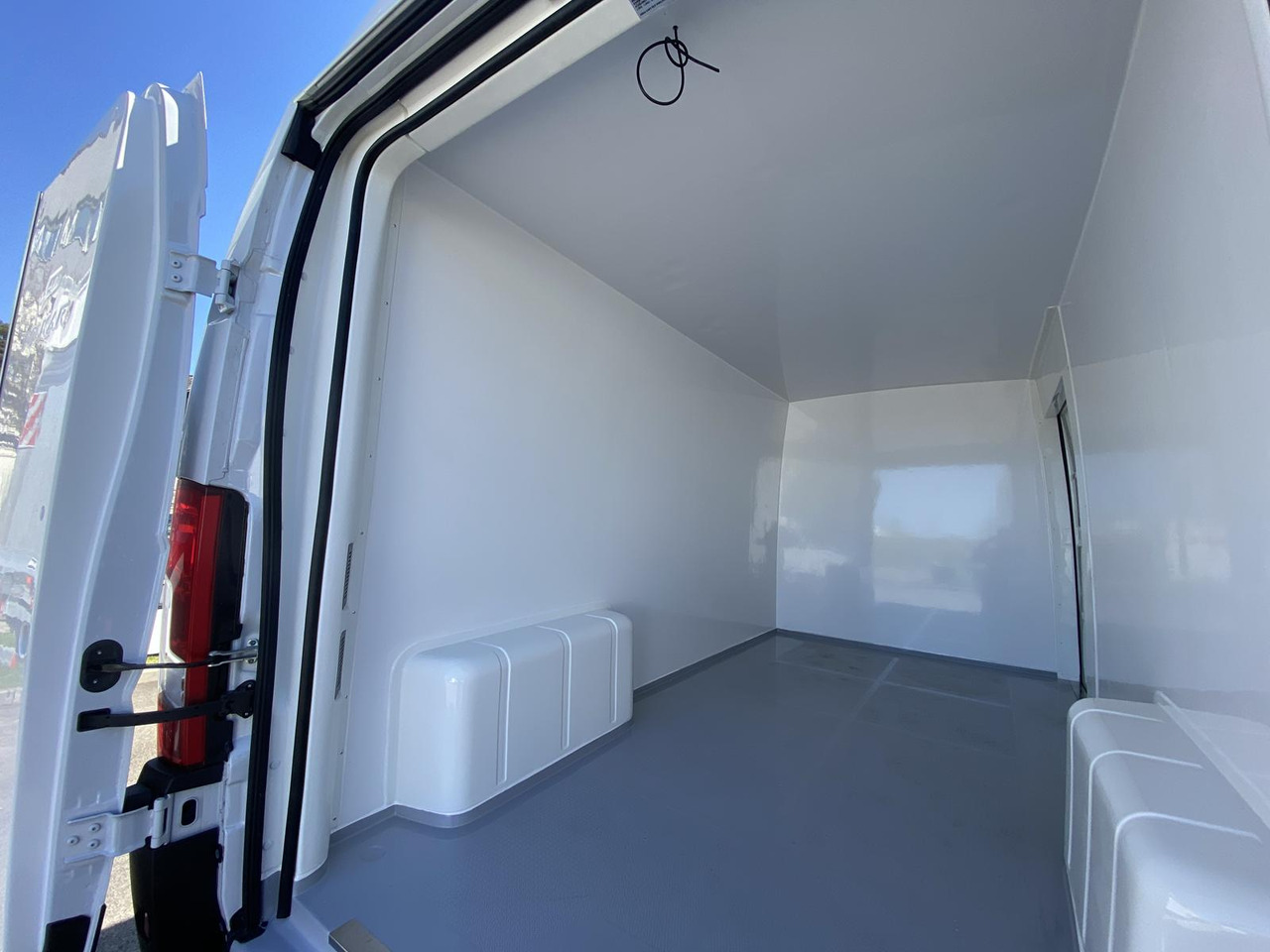 Nieuw Koelwagen FIAT DUCATO L3H2 140PS | TIEFKÜHLFAHRZEUG -20C + KONVEKTA TK 4022 12V-230V: afbeelding 7 Nieuw Koelwagen FIAT DUCATO L3H2 140PS | TIEFKÜHLFAHRZEUG -20C + KONVEKTA TK 4022 12V-230V: afbeelding 7