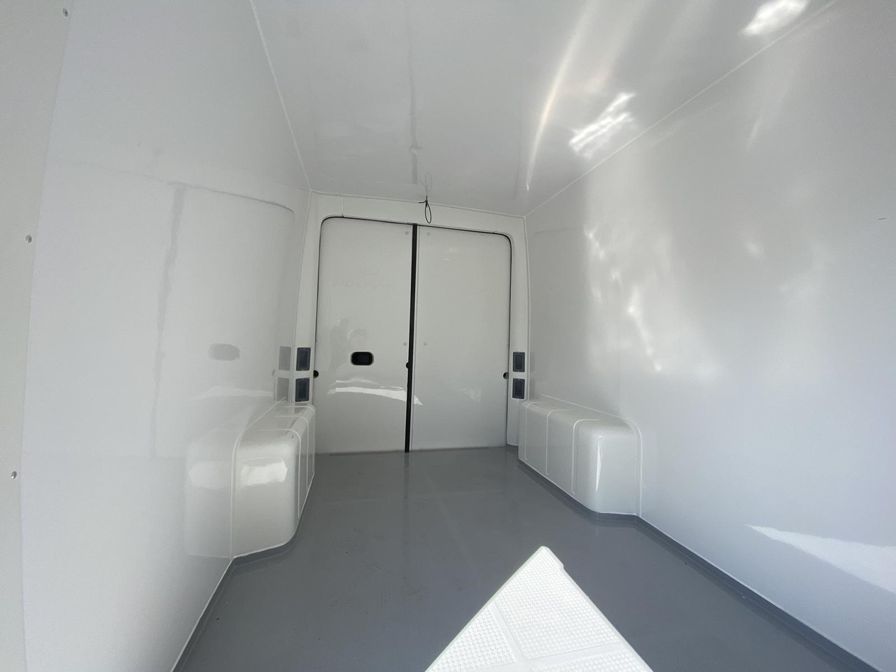 Nieuw Koelwagen FIAT DUCATO L3H2 140PS | TIEFKÜHLFAHRZEUG -20C + KONVEKTA TK 4022 12V-230V: afbeelding 11 Nieuw Koelwagen FIAT DUCATO L3H2 140PS | TIEFKÜHLFAHRZEUG -20C + KONVEKTA TK 4022 12V-230V: afbeelding 11