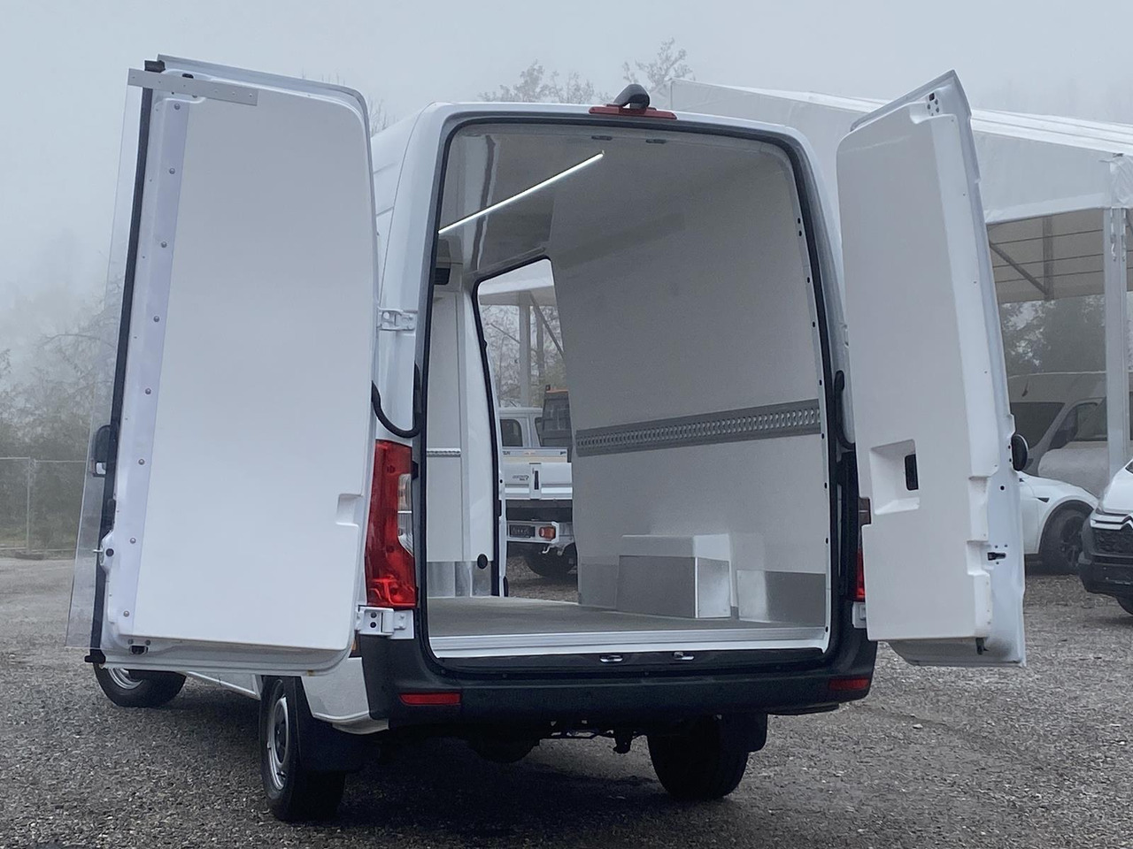 Nieuw Koelwagen MERCEDES-BENZ SPRINTER 317 CDI L4H3 170PS AUTOMATIK FRISCHDIENST + KONVEKTA FK 3022 12-220V: afbeelding 10 Nieuw Koelwagen MERCEDES-BENZ SPRINTER 317 CDI L4H3 170PS AUTOMATIK FRISCHDIENST + KONVEKTA FK 3022 12-220V: afbeelding 10