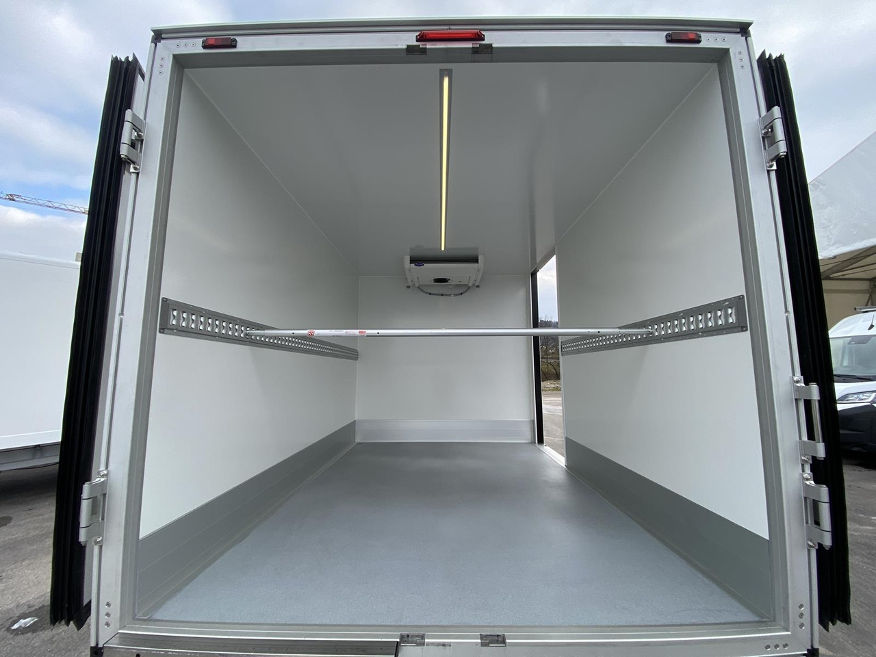 Nieuw Koelwagen OPEL MOVANO 1+6 DOKA 140PS | KÜHLKOFFER + LADERAMPE: afbeelding 49 Nieuw Koelwagen OPEL MOVANO 1+6 DOKA 140PS | KÜHLKOFFER + LADERAMPE: afbeelding 49