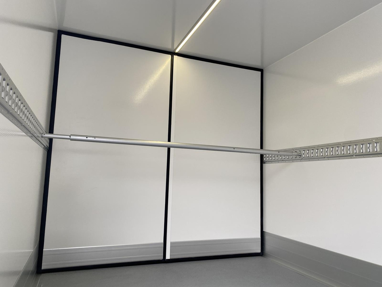 Nieuw Koelwagen OPEL MOVANO 1+6 DOKA 140PS | KÜHLKOFFER + LADERAMPE: afbeelding 24 Nieuw Koelwagen OPEL MOVANO 1+6 DOKA 140PS | KÜHLKOFFER + LADERAMPE: afbeelding 24