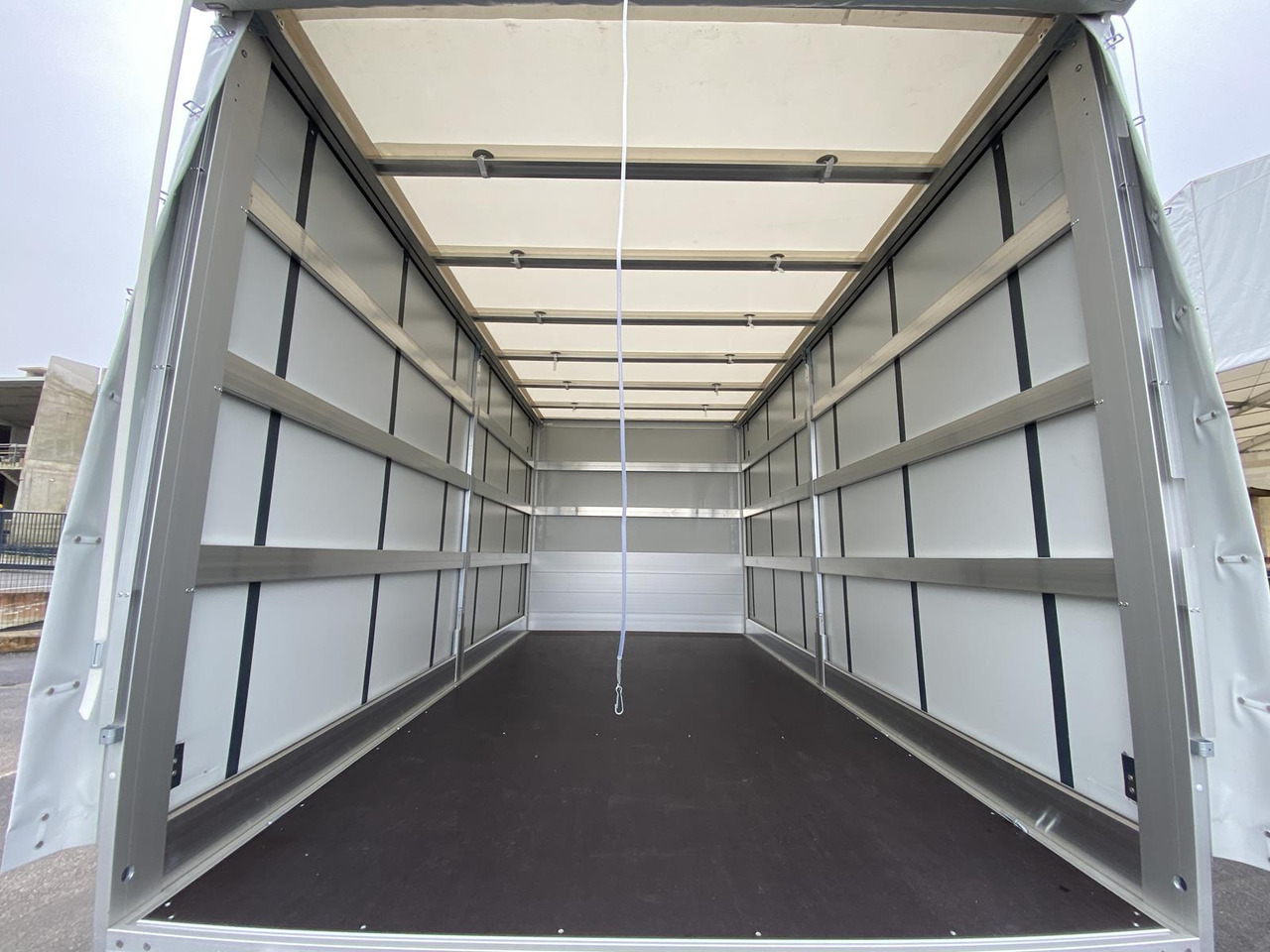 Nieuw Huifzeil bedrijfswagen RENAULT NEW MASTER L3 170PS 1+2 PRITSCHE PLANE 4300MM: afbeelding 8 Nieuw Huifzeil bedrijfswagen RENAULT NEW MASTER L3 170PS 1+2 PRITSCHE PLANE 4300MM: afbeelding 8