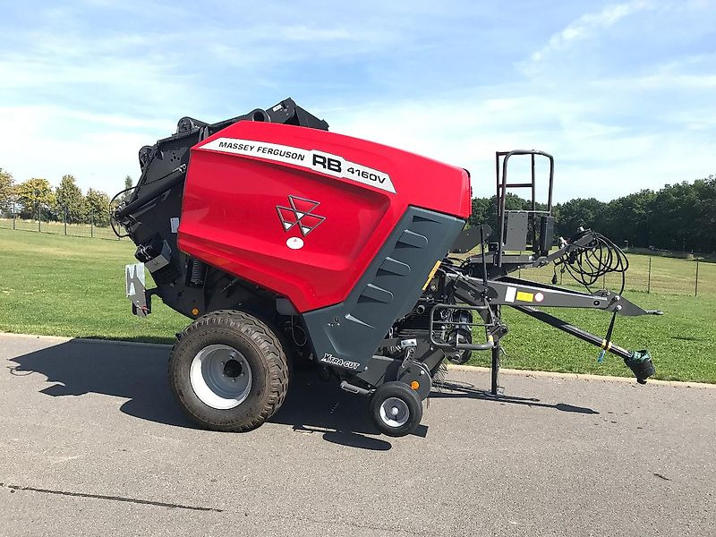 Massey Ferguson MF 4160 V Xtra / Lely - Ronde balenpers: afbeelding 1 Massey Ferguson MF 4160 V Xtra / Lely - Ronde balenpers: afbeelding 1