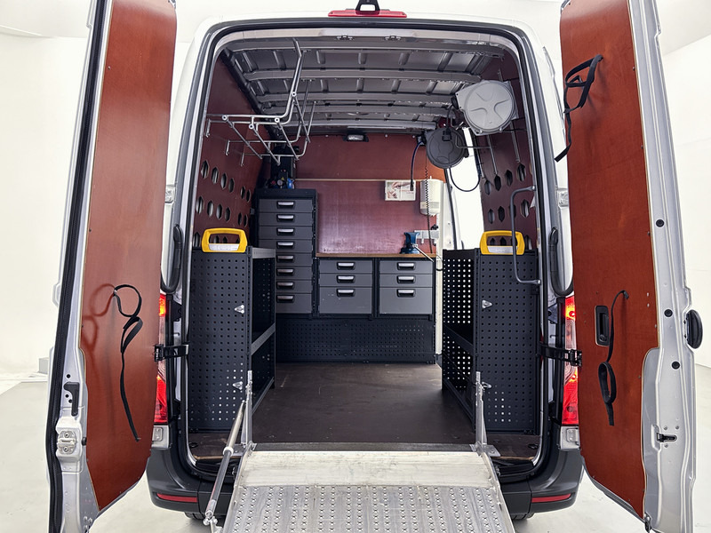Mercedes-Benz Sprinter 316 2.2 CDI L2H2 Financial Lease Inrichting Oprijplaat Navigatie Achteruitrijcamera Apple Carplay/Android Auto - Gesloten bestelwagen: afbeelding 5 Mercedes-Benz Sprinter 316 2.2 CDI L2H2 Financial Lease Inrichting Oprijplaat Navigatie Achteruitrijcamera Apple Carplay/Android Auto - Gesloten bestelwagen: afbeelding 5