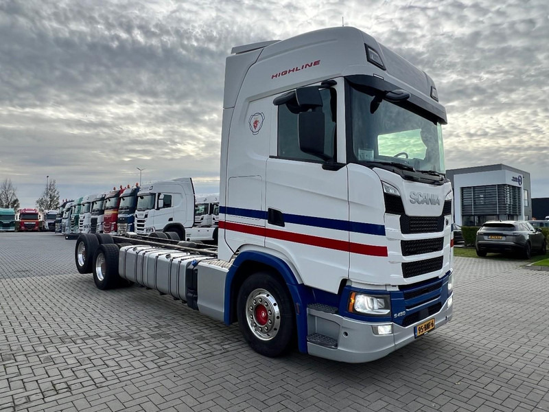 Scania S450 6x2 chassis cabine Retarder / Alcoa / Standclima / 715cm - Chassis vrachtwagen: afbeelding 3 Scania S450 6x2 chassis cabine Retarder / Alcoa / Standclima / 715cm - Chassis vrachtwagen: afbeelding 3