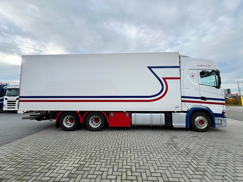 Scania S450 NGT 6x2 Koelwagen Retarder / Dhollandia / Bloenenmaat - Koelwagen vrachtwagen: afbeelding 4 Scania S450 NGT 6x2 Koelwagen Retarder / Dhollandia / Bloenenmaat - Koelwagen vrachtwagen: afbeelding 4