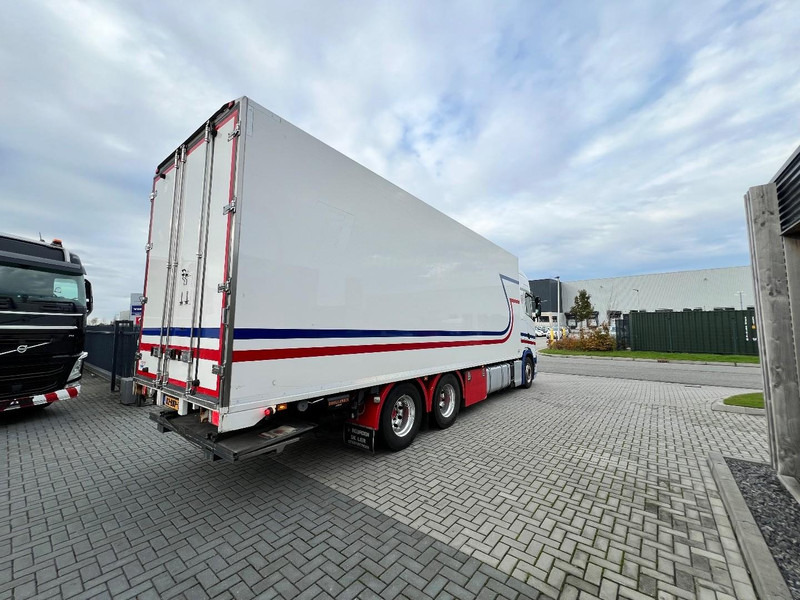 Scania S450 NGT 6x2 Koelwagen Retarder / Dhollandia / Bloenenmaat - Koelwagen vrachtwagen: afbeelding 5 Scania S450 NGT 6x2 Koelwagen Retarder / Dhollandia / Bloenenmaat - Koelwagen vrachtwagen: afbeelding 5