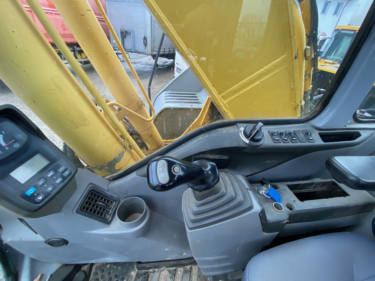 New Holland Kobelco E 215 22 T Klima - Rupsgraafmachine: afbeelding 4 New Holland Kobelco E 215 22 T Klima - Rupsgraafmachine: afbeelding 4