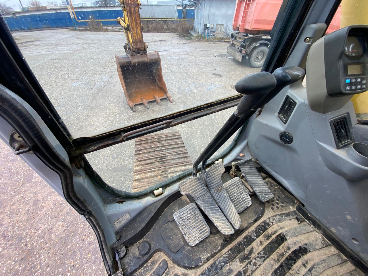 New Holland Kobelco E 215 22 T Klima - Rupsgraafmachine: afbeelding 5 New Holland Kobelco E 215 22 T Klima - Rupsgraafmachine: afbeelding 5