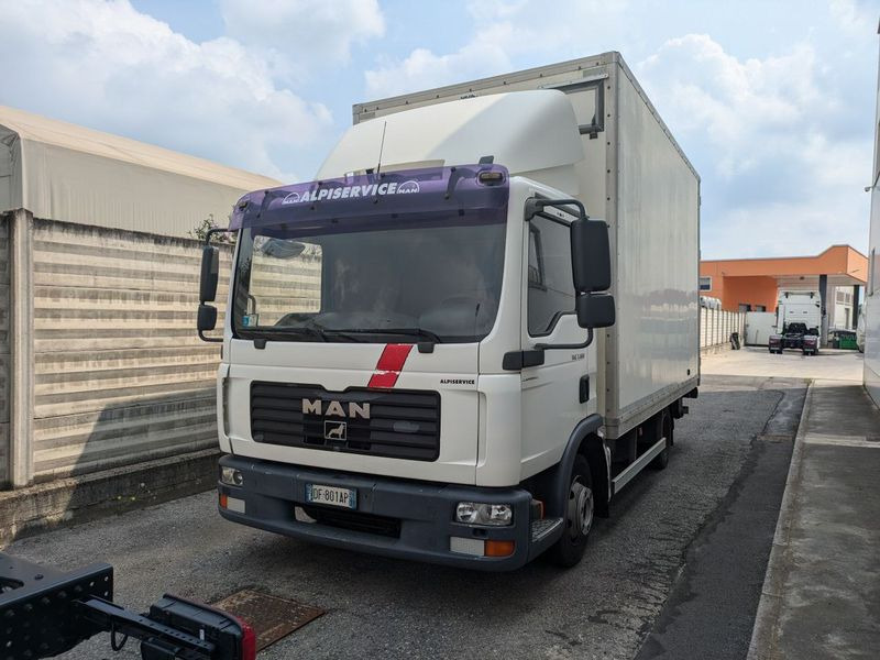 Camion cassone coibentato MAN MAN TGL 7.180 - Bakwagen: afbeelding 1 Camion cassone coibentato MAN MAN TGL 7.180 - Bakwagen: afbeelding 1