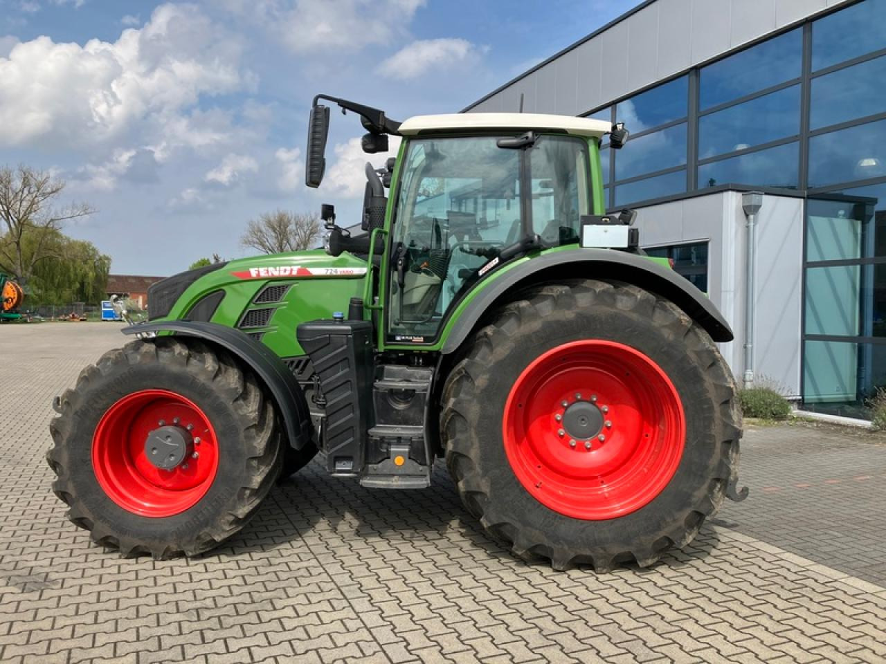 Fendt VARIO 724 GEN 6 PROFI PLUS SET 2 - Tractor: afbeelding 2 Fendt VARIO 724 GEN 6 PROFI PLUS SET 2 - Tractor: afbeelding 2