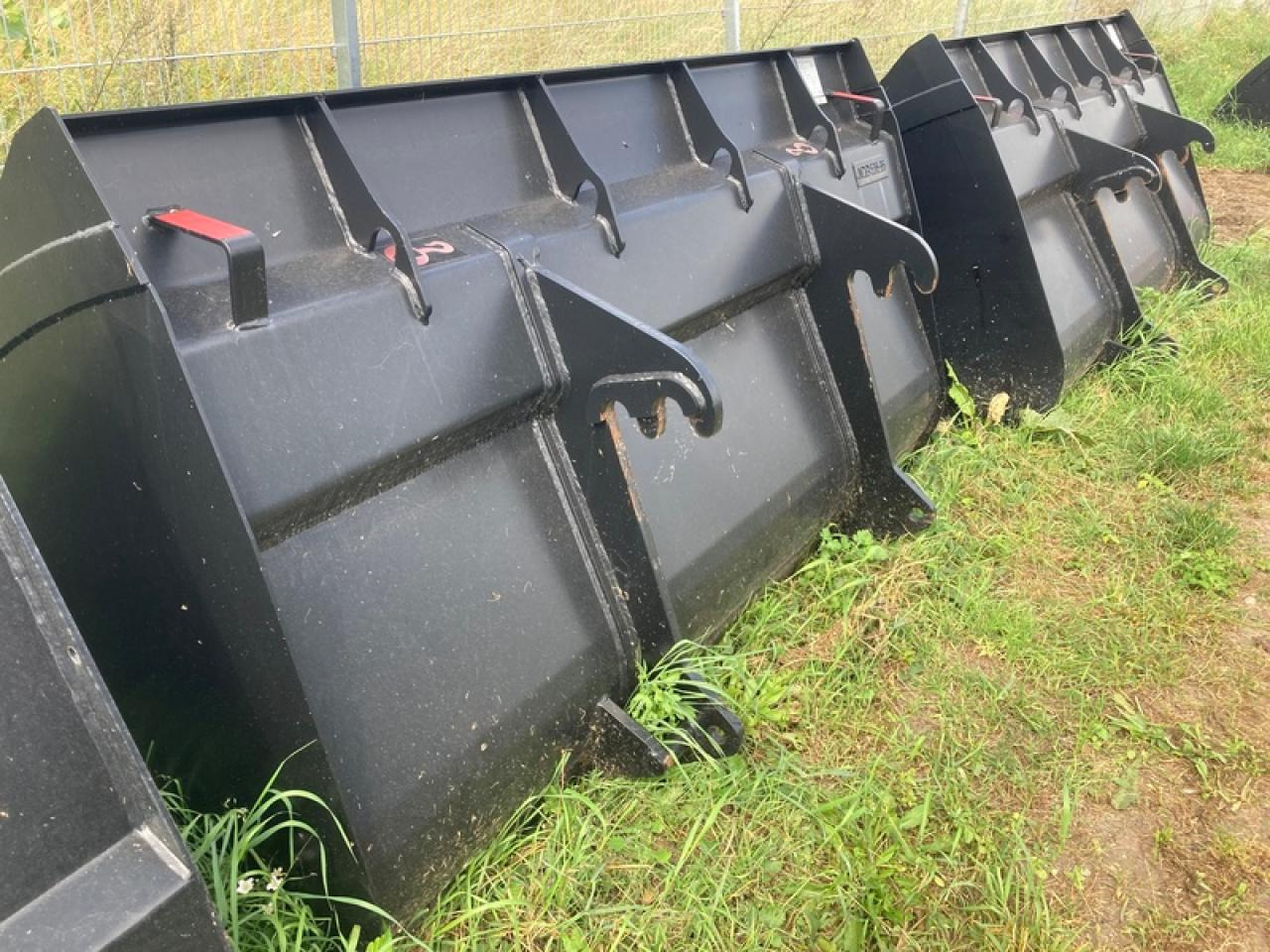 JCB LSB LEICHTGUTSCHAUFEL JCB Q-FIT - Voorladerbak: afbeelding 2 JCB LSB LEICHTGUTSCHAUFEL JCB Q-FIT - Voorladerbak: afbeelding 2