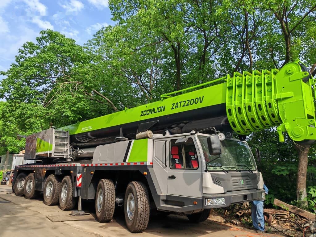 Zoomlion ZTC2200V 220T 220ton - Mobiele kraan: afbeelding 4 Zoomlion ZTC2200V 220T 220ton - Mobiele kraan: afbeelding 4