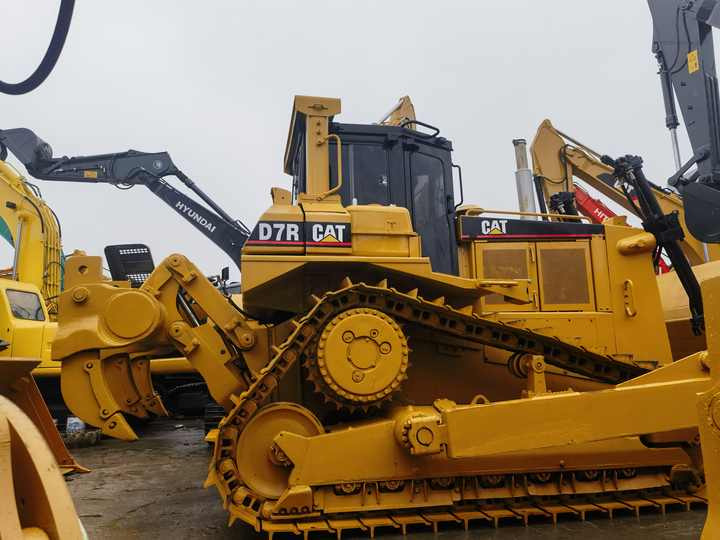 Second Hand CAT D8R Dozer Caterpillar Used D7R D8R tractor bulldozer with good engine for sale - Bulldozer: afbeelding 3 Second Hand CAT D8R Dozer Caterpillar Used D7R D8R tractor bulldozer with good engine for sale - Bulldozer: afbeelding 3