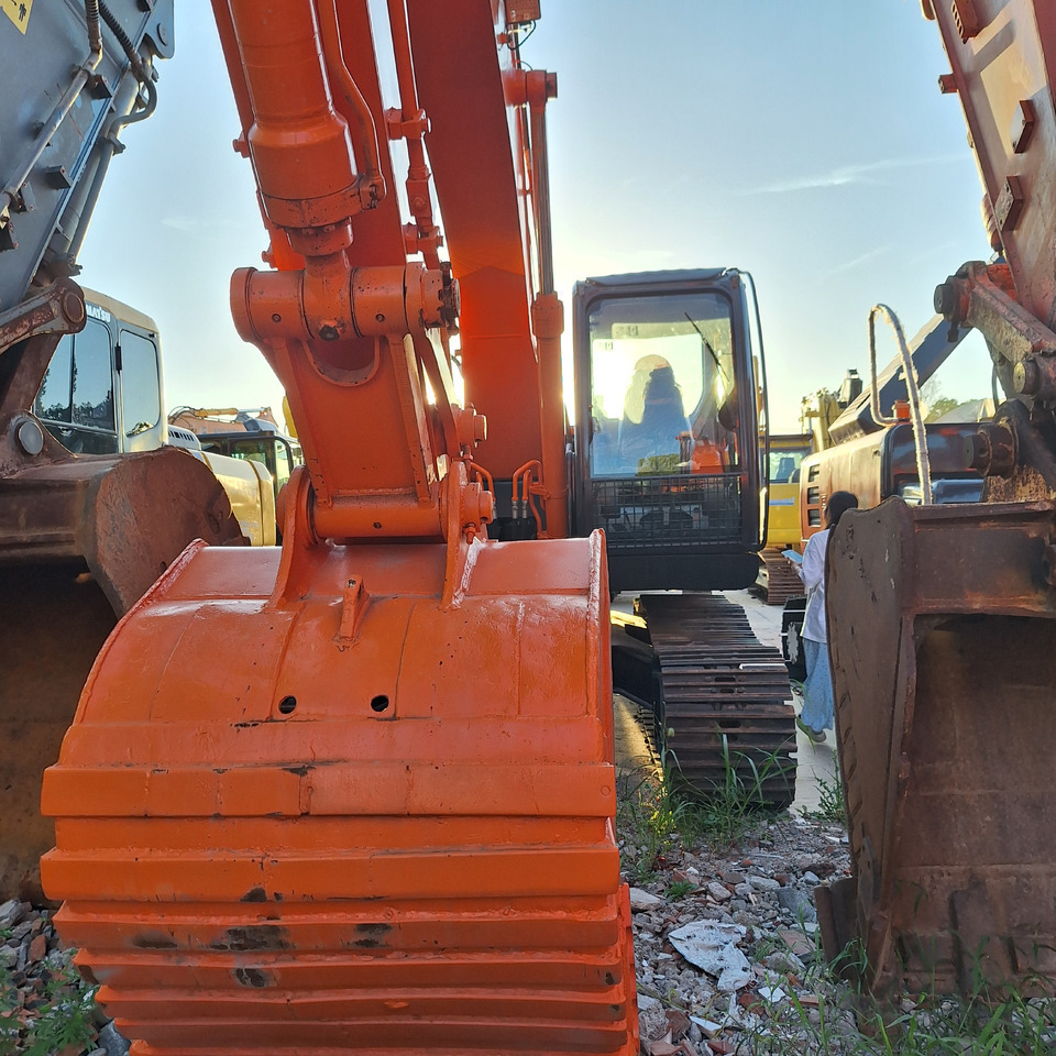 Second hand Hitachi ZX210 excavator - Graafmachine: afbeelding 5 Second hand Hitachi ZX210 excavator - Graafmachine: afbeelding 5