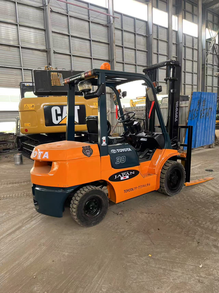 Toyota FD30 Forklift - Diesel heftruck: afbeelding 4 Toyota FD30 Forklift - Diesel heftruck: afbeelding 4
