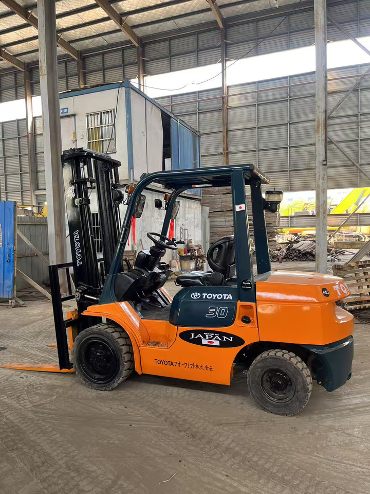 Toyota FD30 Forklift - Diesel heftruck: afbeelding 2 Toyota FD30 Forklift - Diesel heftruck: afbeelding 2