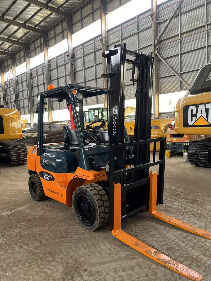 Toyota FD30 Forklift - Diesel heftruck: afbeelding 4 Toyota FD30 Forklift - Diesel heftruck: afbeelding 4