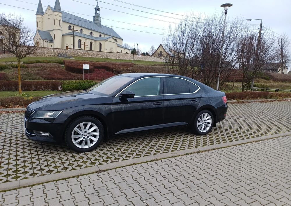 Skoda Superb 2.0 TDI Ambition - Sedan: afbeelding 1 Skoda Superb 2.0 TDI Ambition - Sedan: afbeelding 1