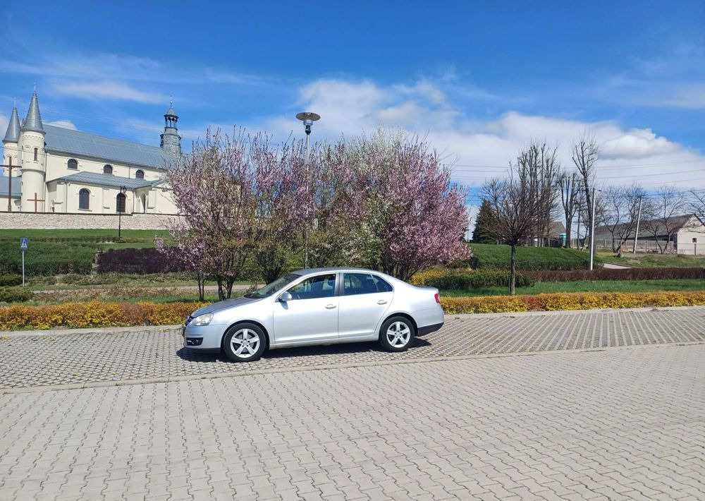 Volkswagen Jetta 2.0 TDI DPF Comfortline - Sedan: afbeelding 1 Volkswagen Jetta 2.0 TDI DPF Comfortline - Sedan: afbeelding 1