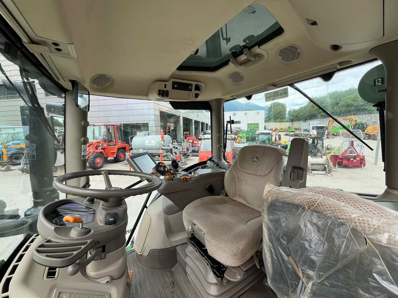 Tractor JOHN DEERE 6130: afbeelding 13