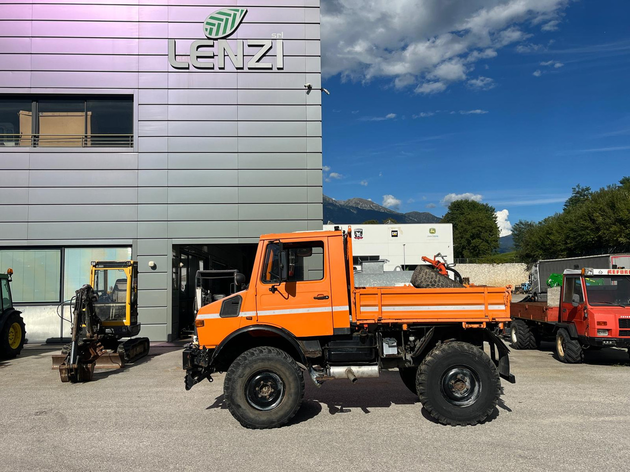 MERCEDES BENZ UNIMOG U1200 – 70 - Kipper vrachtwagen: afbeelding 2 MERCEDES BENZ UNIMOG U1200 – 70 - Kipper vrachtwagen: afbeelding 2